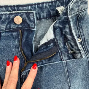 BDG 24 Elise Barrel Jean Blue High Rise Balloon Horseshoe Leg Slouchy Relaxed thumbnail 12