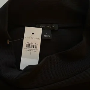 NWT! Ann Taylor Black Mock Neck thumbnail 3
