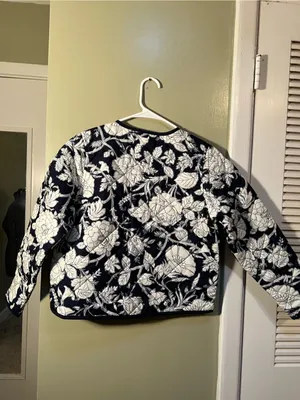 Time and Tru Womens Sz XS 0-2 Quilted Jacket Navy Blue White Floral Gold Buttons thumbnail 7
