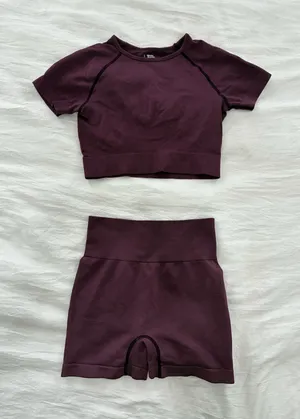 SHEIN Plum Short Sleeve Cropped Active Top thumbnail 1