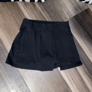 PINK Victoria's Secret Black Active Skort thumbnail 5