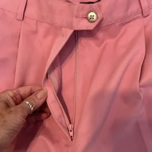 Izod Womens size 14 pink pleated shorts side and back pockets belt loops EUC thumbnail 6