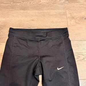 Nike Dri-Fit Womens Small S Running Crop‎ Leggings Black Athletic Activewear thumbnail 3