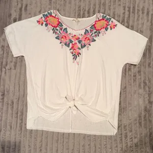 Entro White‎ Waffle Knit Floral Embroidered Tie Front Top Plus Size 1X Boho thumbnail 2