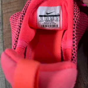 Nike Air Presto Fly SE Womens 9 Hot Punch Pink Blast Running Shoes 910570-604 thumbnail 6