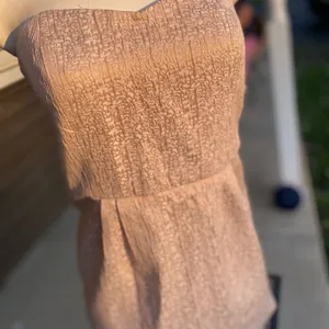 Woman’s dress thumbnail 2