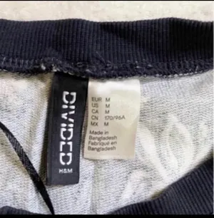 H&M Floral Print Crewneck Sweatshirt Sz M thumbnail 2
