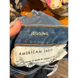 American Eagle medium wash Jegging jeans thumbnail 5
