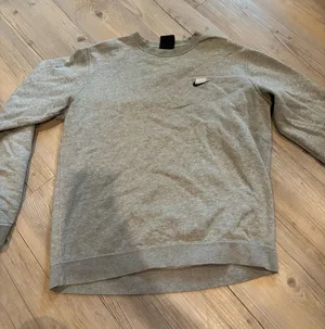 Women’s Nike Crewneck thumbnail 1