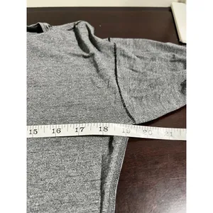 Lululemon Gray Long Sleeve Athletic Top Thumbholes V Neck Women's thumbnail 4