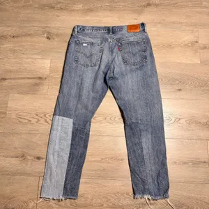 Levi Strauss 501 Jeans Women Size 28 Distressed Patchwork Denim Frayed‎ Raw Hem thumbnail 2