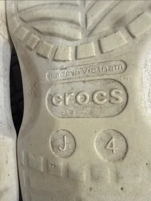 Crocs White Unisex J 4 Women’s 6 Classic Clogs boys women’s men thumbnail 8