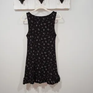 Kimchi Blue Sienna Mini Dress Black Floral Sleeveless Size M thumbnail 3