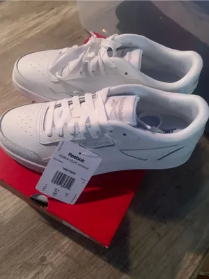 Reebok Court Advance Women’s White Sneakers Size 7 NWT LuxComfort Memory Foam thumbnail 2