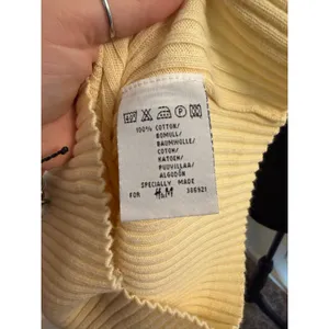 Hennes H&M Pastel Butter Yellow Ribbed Pullover V-Neck Knit Sweater Coquette thumbnail 6