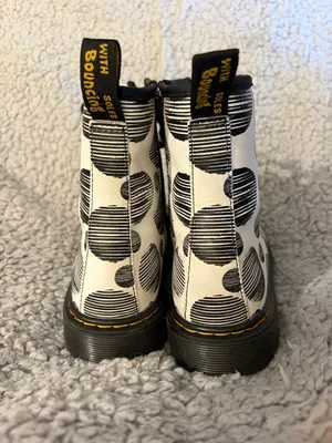 Dr. Martens Junior 1460 White & Black Polka Dot Leather Boots Size US L6 / UK thumbnail 3