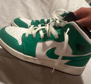 green jordan’s  thumbnail 1