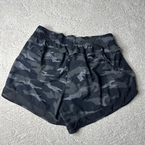 Women's Athleta Small Printed Mesh Racer‎ Run Short 4" Camo Gym Athletic thumbnail 3