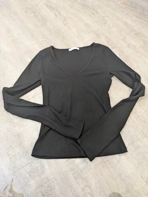 NEW! Bershka Black Ribbed V-Neck T-shirt Size Medium thumbnail 2