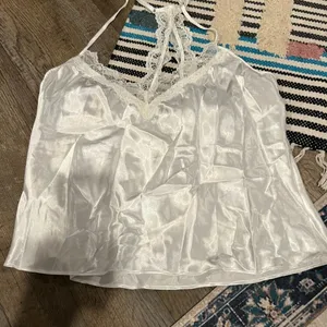 In bloom‎ medium white top thumbnail 3