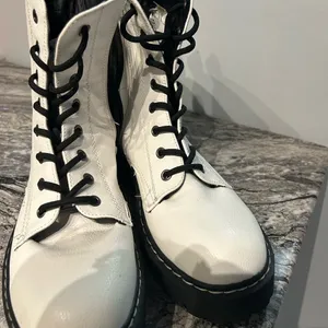 Union Bay Women's White Leather Lace-Up Boots thumbnail 5