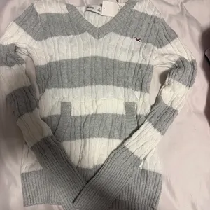 Hollister Sweater Knit XS thumbnail 1
