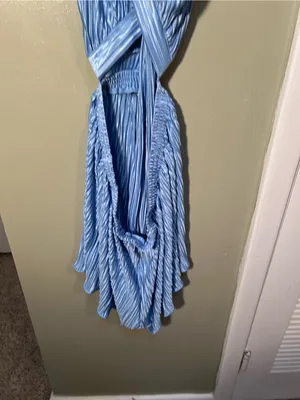Women’s Sz Large Romper Halter Neck Deep V-Neck Light Blue Pleated Plisse Ruffle thumbnail 7