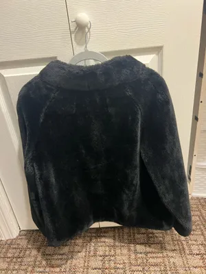Elegant black faux fur jacket. Perfect for a chic look. thumbnail 3