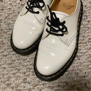 Dr. Marten 1461 Women’s Patent Leather Oxford Shoes in White Lucido Size 6 thumbnail 4