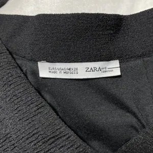 Zara Slit Front Cap Sleeve Cropped Tie Neck Top Black Size Small 5410/234/800 thumbnail 16