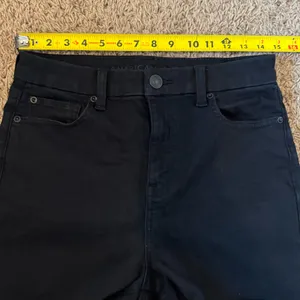 American Eagle Outfitters Curvy Hi-Rise Shortie Black Jean Shorts size 10 thumbnail 5