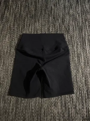 Alo Yoga High Waist Airbrush Biker Shorts 7” Compression thumbnail 2