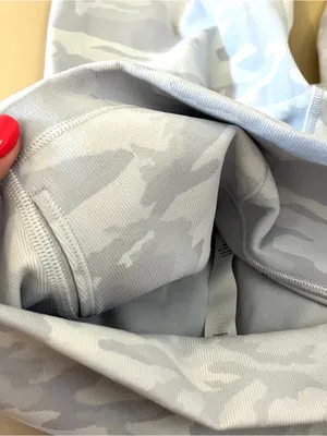 Lululemon Camo Biker Shorts Gray Size 6 thumbnail 5