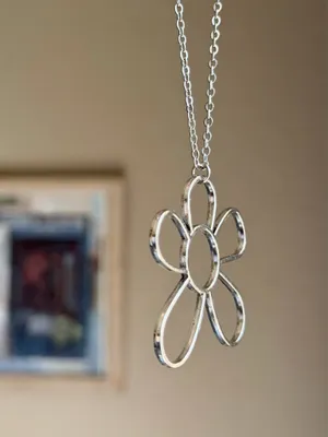 Handmade Kawaii cute retro y2k style silver tone big flower necklace 🌼 thumbnail 4