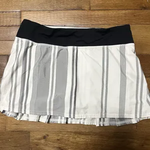 LULULEMON Pace Setter Skirt Spandex Shorts Black White Gray Vertical Stripe 6 thumbnail 3