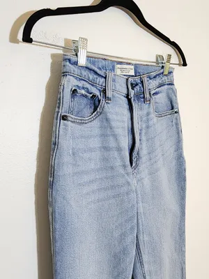 Abercrombie & Fitch Light Wash Ultra High Rise Ankle Straight Jeans Size 0 thumbnail 4