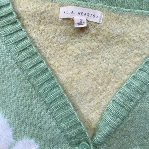 Green Daisy flower button up cardigan sweater 🔥 thumbnail 4