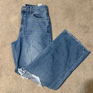 Hollister Medium Wash Distressed Ultra High Rise Baggy Jeans Size 6/28 thumbnail 1