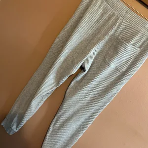 Alo Yoga Muse Ribbed Knit Joggers Sweatpants in Athletic Heather Grey Small thumbnail 4