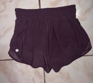 Lululemon Hotty Hot Low-Rise Lined Short 2.5 size 2 thumbnail 2
