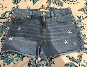 Levi's girl’s mid-rise embroidered cutoff jean shorts thumbnail 1