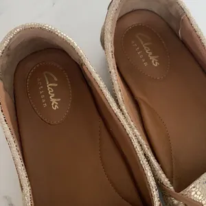 Clark’s Artisan Women’s Dunbar Loafers thumbnail 3