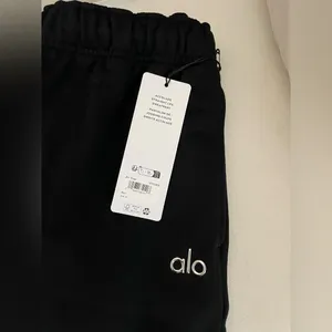 ALO Yoga NWT Accolade Straight Leg Sweatpants Black Size M Oversized thumbnail 8