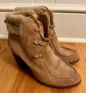 UGG Boots Women’s thumbnail 1
