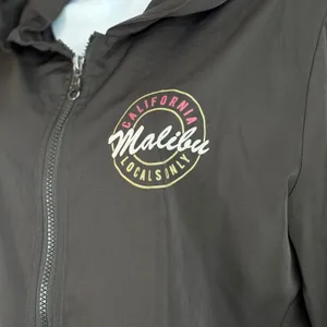 Brandy Melville Malibu California Lightweight Zip Up Hooded Jacket‎ Fits Med/Lg thumbnail 3