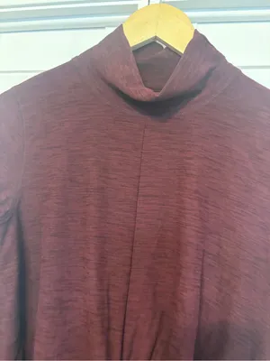 Old Navy Active Breathe On Burgundy Twist Front Long Sleeve Top Size Small thumbnail 3