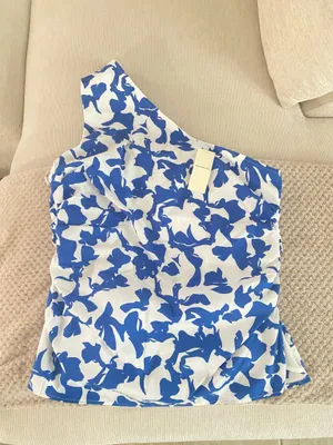 Abercrombie & Fitch Asymmetrical Top Size Medium thumbnail 2