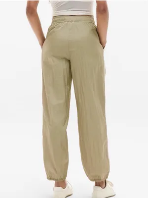 NWT Athleta Daybreak Mid‎ Rise Parachute Balloon Pants in Tan White Medium Tall thumbnail 3