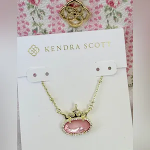 👸 Kendra Scott x Disney Princess Elisa Pendant Necklace thumbnail 2