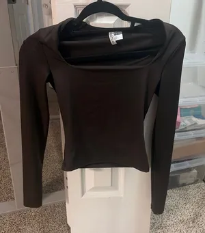 H&M Black square neck top thumbnail 1